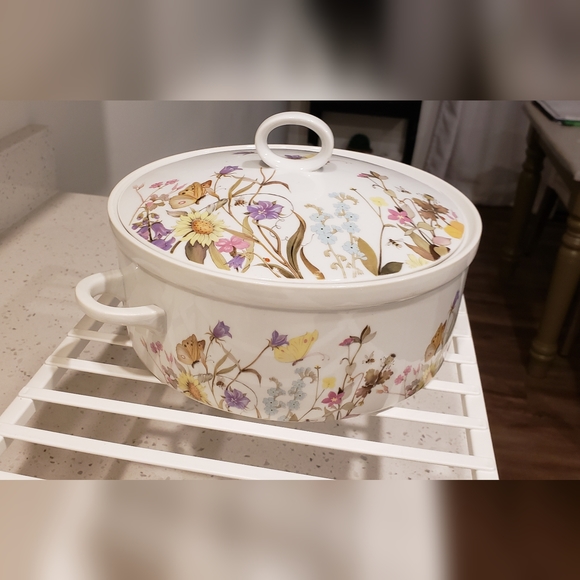 Vintage 1975 Enesco Fine China Nature Garden Society covered casserole. - Picture 2 of 10